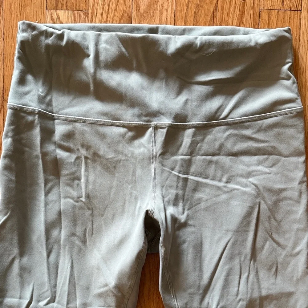 Lululemon sz 12 Wunder Train High-Rise Crop 23